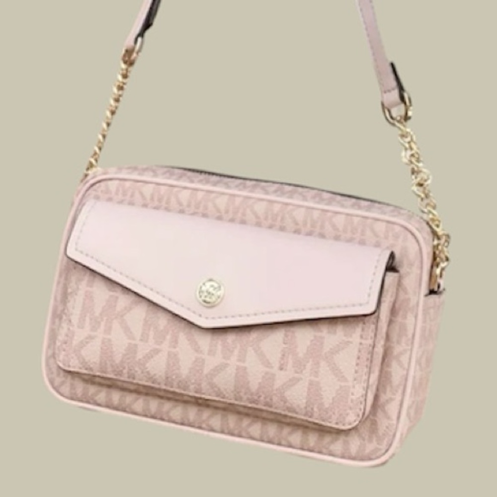 Michael Kors Jet Set Medium Pocket Camera
Crossbody